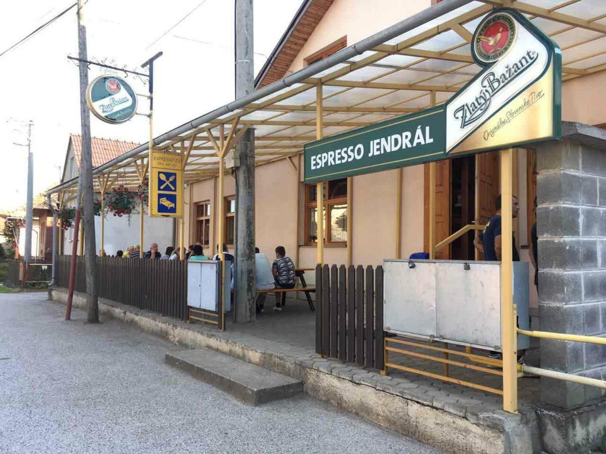 Penzion Jendral Hrabusice Luaran gambar